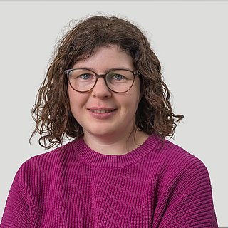 Das Foto zeigt Frau Danner, die Mitarbeiterin der Selbsthilfe-Kontaktstelle Dortmund